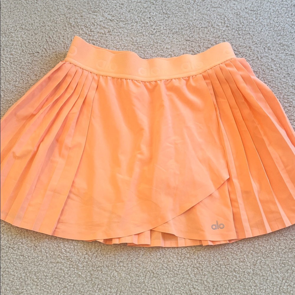 ALO Yoga Women's Peach Pleated Mini Skirt